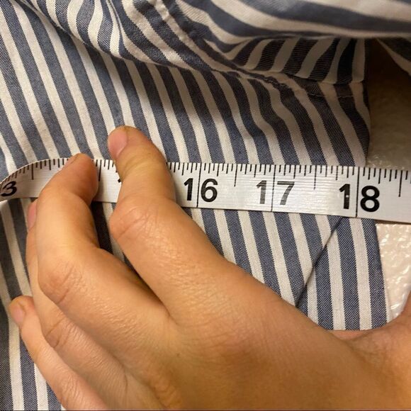 Eddie Bauer Short Sleeve vertical stripe blouse v neck  career coastal beach S - Picture 7 of 7